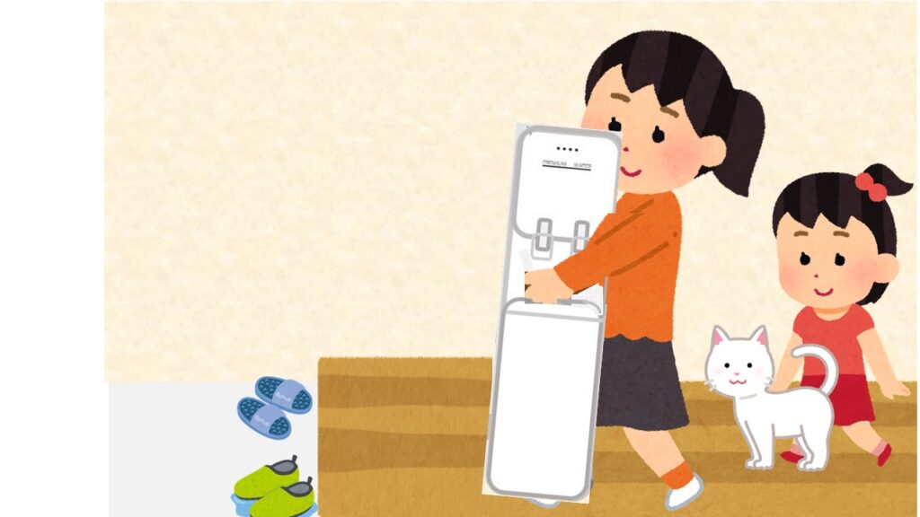 返却するサーバーを玄関先に運ぶ女性