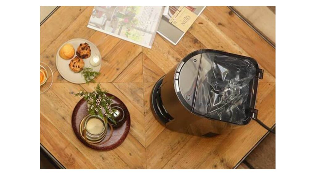 テーブルの上に置いたデュオミニ　少ないスペースで置くことができることがわかる写真